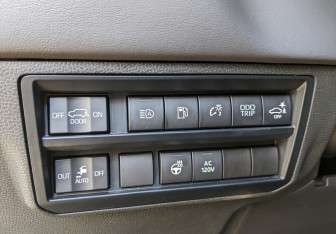 Подержанный автомобиль Toyota Sequoia 2023 года (6 фото)