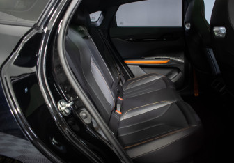 Подержанный автомобиль Changan UNI-V 2023 года (9 фото)