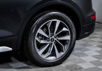 Подержанный автомобиль Audi Q5 2021 года (15 фото)