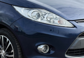Подержанный автомобиль Ford Fiesta Hatchback 2012 года (14 фото)