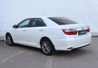 Подержанный автомобиль Toyota Camry Sedan 2016 года (6 фото)