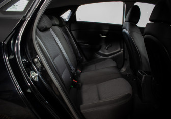 Подержанный автомобиль Hyundai i30 Hatchback 2015 года (9 фото)