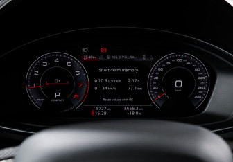 Подержанный автомобиль Audi Q5 2025 года (11 фото)