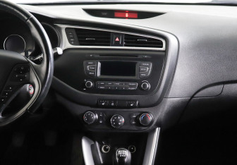 Подержанный автомобиль Kia Ceed Wagon 2017 года (8 фото)