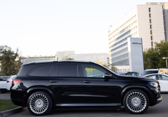 Подержанный автомобиль Mercedes-Benz Maybach GLS 2021 года (3 фото)