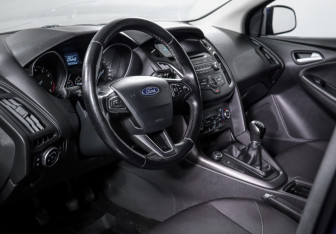 Подержанный автомобиль Ford Focus Hatchback 2017 года (14 фото)