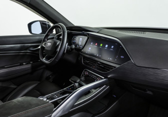 Подержанный автомобиль Geely Tugella 2022 года (9 фото)