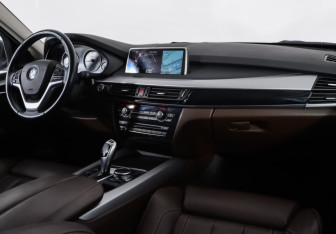 Подержанный автомобиль BMW X5 2016 года (8 фото)