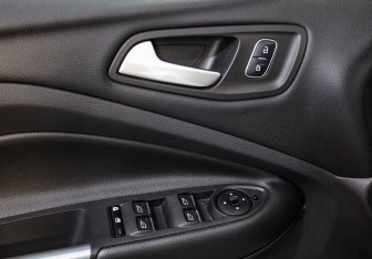 Подержанный автомобиль Ford Kuga 2017 года (15 фото)