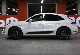 Подержанный автомобиль Porsche Macan 2017 года (8 фото)