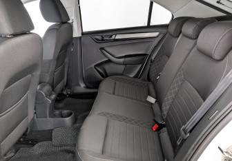 Подержанный автомобиль Skoda Rapid Liftback 2018 года (18 фото)