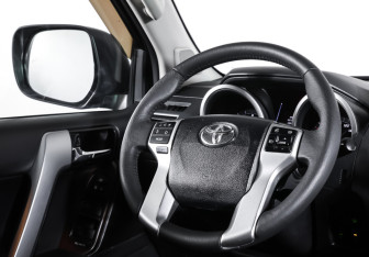 Подержанный автомобиль Toyota Land Cruiser Prado 2016 года (17 фото)