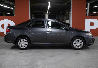 Подержанный автомобиль Toyota Corolla Sedan 2008 года (4 фото)