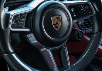 Подержанный автомобиль Porsche Cayenne 2020 года (21 фото)