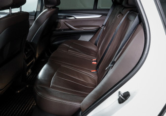 Подержанный автомобиль BMW X5 2016 года (10 фото)