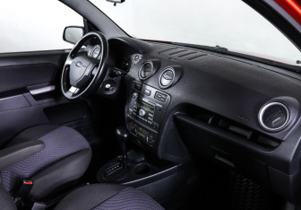 Подержанный автомобиль Ford Fusion 2007 года (11 фото)