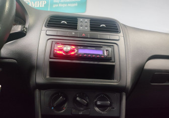 Подержанный автомобиль Volkswagen Polo Sedan 2013 года (11 фото)