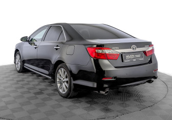 Подержанный автомобиль Toyota Camry Sedan 2014 года (7 фото)