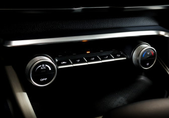 Подержанный автомобиль Geely Coolray 2023 года (26 фото)