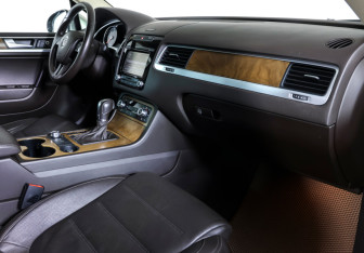 Подержанный автомобиль Volkswagen Touareg 2014 года (11 фото)