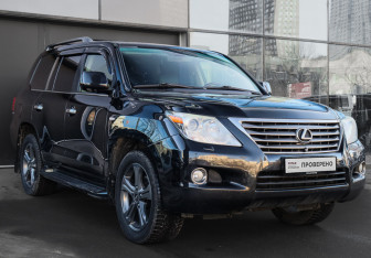 Подержанный автомобиль Lexus LX 2011 года (3 фото)