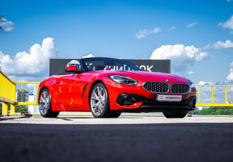 Подержанный автомобиль BMW Z4 Roadster 2020 года (3 фото)