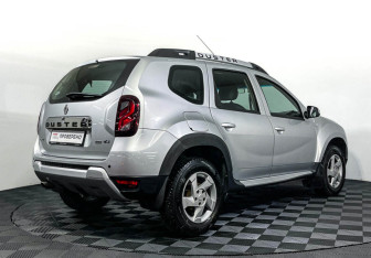 Подержанный автомобиль Renault Duster 2017 года (5 фото)