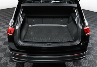 Подержанный автомобиль Volkswagen Tiguan 2021 года (18 фото)