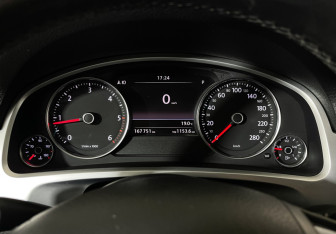 Подержанный автомобиль Volkswagen Touareg 2014 года (11 фото)