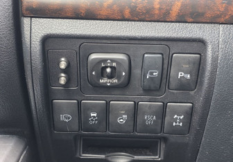 Подержанный автомобиль Toyota Land Cruiser Suv 2012 года (18 фото)