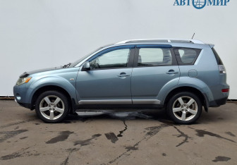 Подержанный автомобиль Mitsubishi Outlander 2008 года (8 фото)