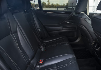Подержанный автомобиль Lexus ES 2018 года (19 фото)