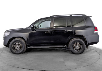 Подержанный автомобиль Toyota Land Cruiser Suv 2016 года (8 фото)