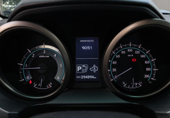 Подержанный автомобиль Toyota Land Cruiser Prado 2011 года (17 фото)