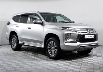 Подержанный автомобиль Mitsubishi Pajero Sport 2022 года (3 фото)
