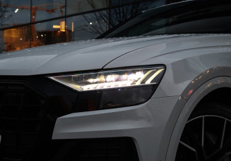 Подержанный автомобиль Audi Q8 2019 года (25 фото)
