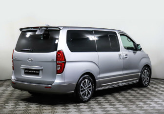 Подержанный автомобиль Hyundai Grand Starex 2019 года (5 фото)