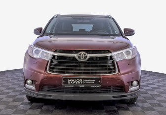 Подержанный автомобиль Toyota Highlander 2014 года (2 фото)