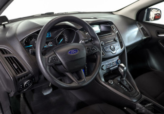 Подержанный автомобиль Ford Focus Sedan 2017 года (9 фото)