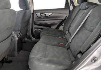 Подержанный автомобиль Nissan X-Trail 2016 года (17 фото)