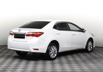 Подержанный автомобиль Toyota Corolla Sedan 2015 года (5 фото)