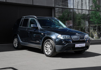 Подержанный автомобиль BMW X3 2010 года (3 фото)