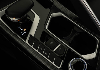 Подержанный автомобиль Geely Tugella 2023 года (18 фото)
