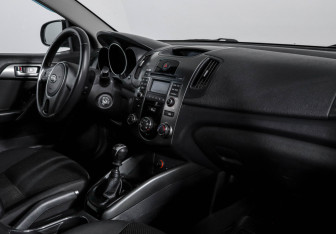 Подержанный автомобиль Kia Cerato Sedan 2011 года (9 фото)