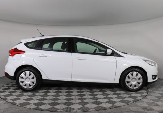 Подержанный автомобиль Ford Focus Hatchback 2018 года (4 фото)