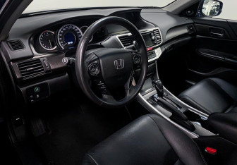 Подержанный автомобиль Honda Accord Sedan 2013 года (9 фото)
