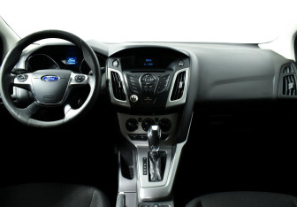 Подержанный автомобиль Ford Focus Sedan 2013 года (8 фото)
