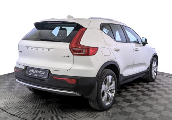 Подержанный автомобиль Volvo XC40 2018 года (5 фото)