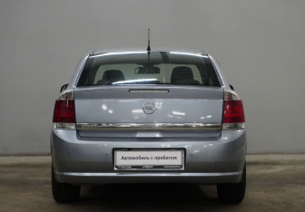 Подержанный автомобиль Opel Vectra Sedan 2007 года (6 фото)