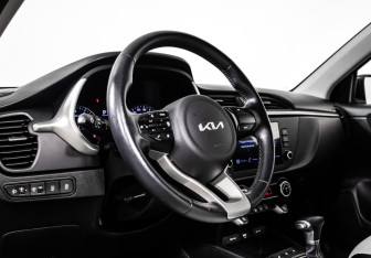Подержанный автомобиль Kia Rio Hatchback 2021 года (11 фото)